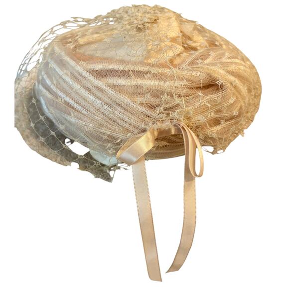 Vintage Beige Pillbox Fascinator Wedding Event Hat Lace Ribbon Trim 50's - 60's - Picture 3 of 6